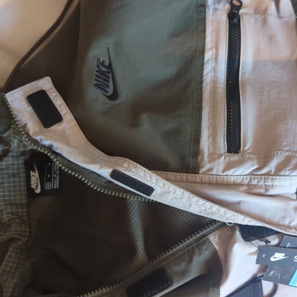 Nike NSW Utility Woven Cargo Hype Hike Jacket GREEN BLACK - Picture 4 of 6